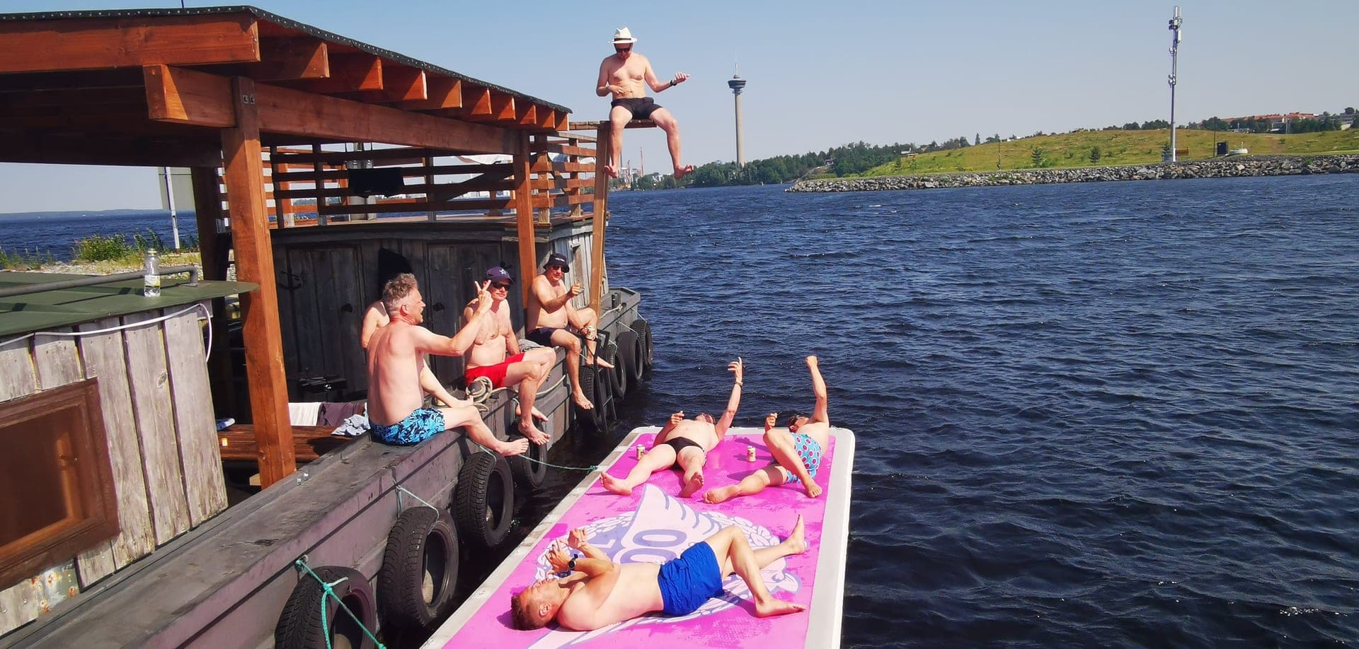 Elämyslaiva - Asuntolaiva - Saunalautta